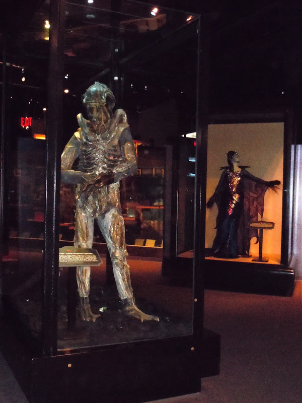 Custom display cases for museums and mannequins
